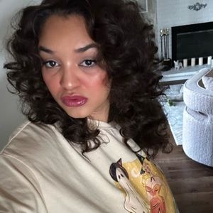 Meet your Posher, Vanessa